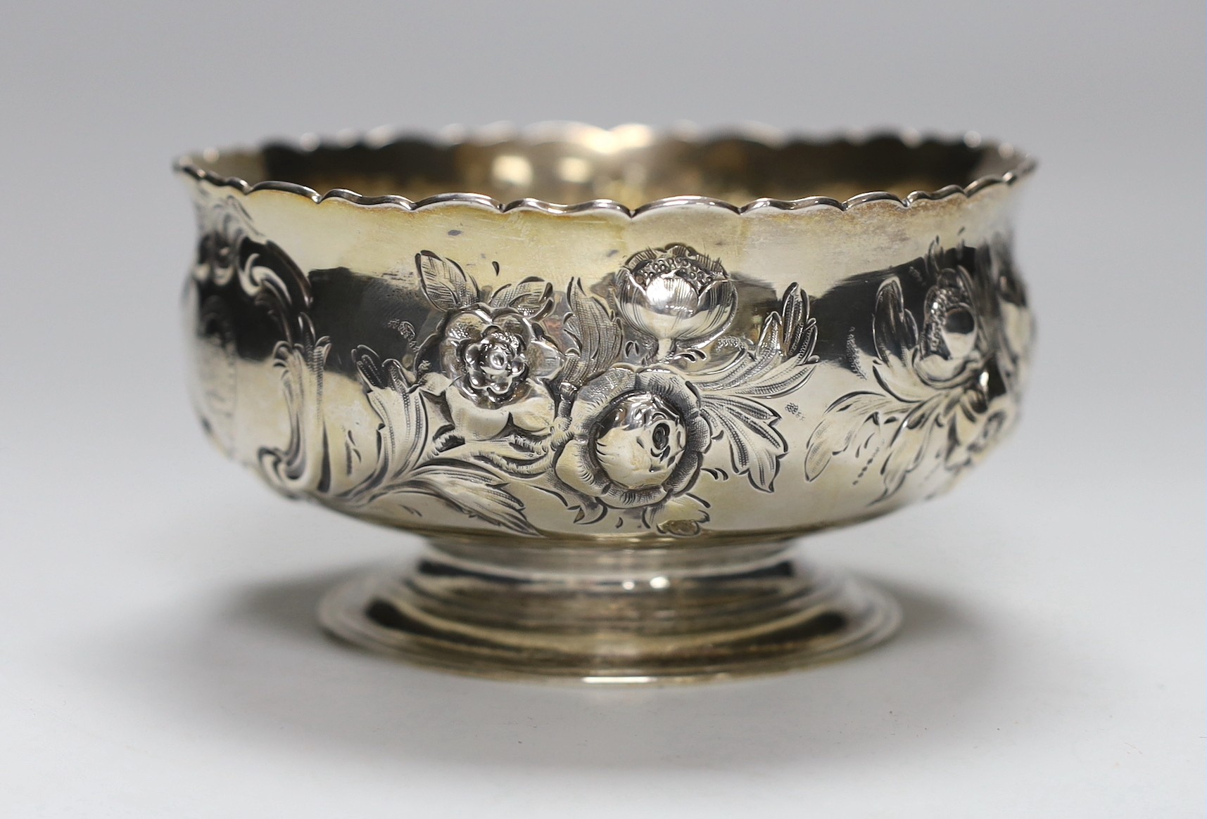 A Victorian repousse silver pedestal bowl, Daniel & Charles Houle, London, 1856, diameter 13cm, 8.5oz.